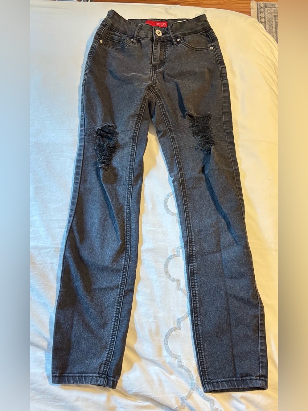 Guess Women’s Black Distressed Skinny Jeans
